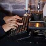 Czy naprawdę trzeba mieć „doła”, żeby być poważnym dramatopisarzem?